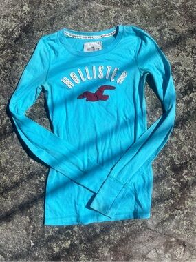 Vintage Hollister Long Sleeve fitted Henley Blue Tee embroidered brand logo